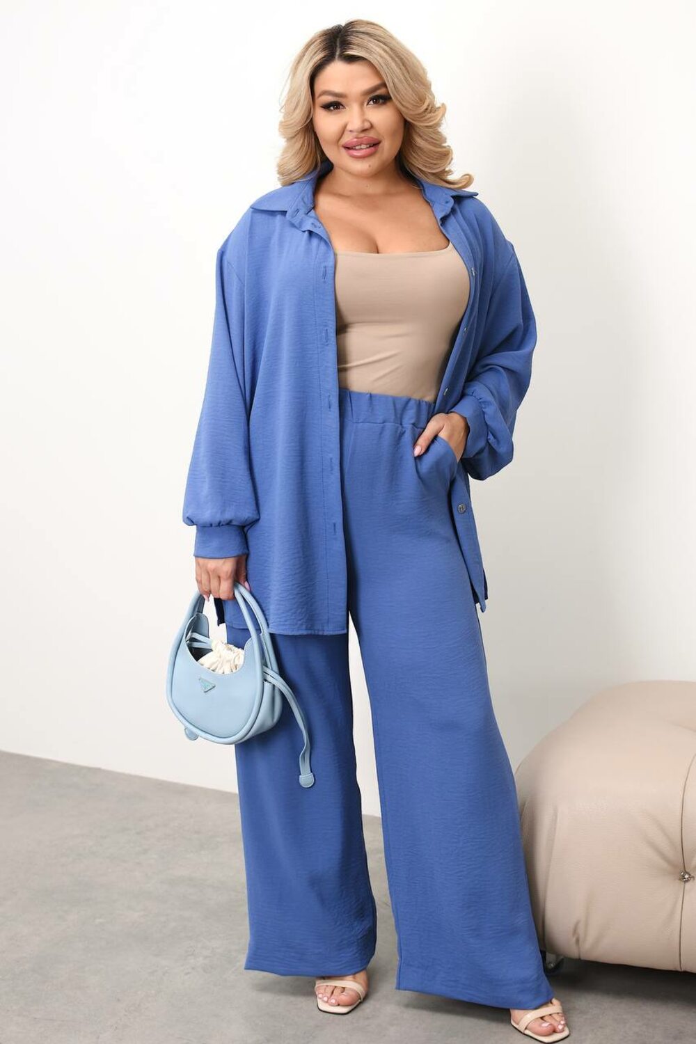 Костюм складається з брюк палаццо та сорочки, колір джинс