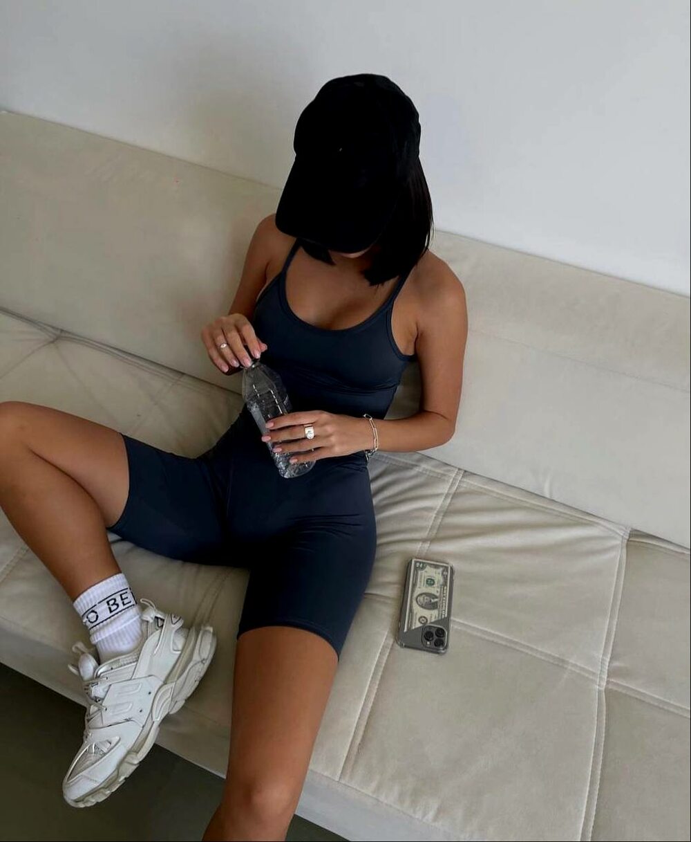 Комбенезон на бретельках, цвет черный