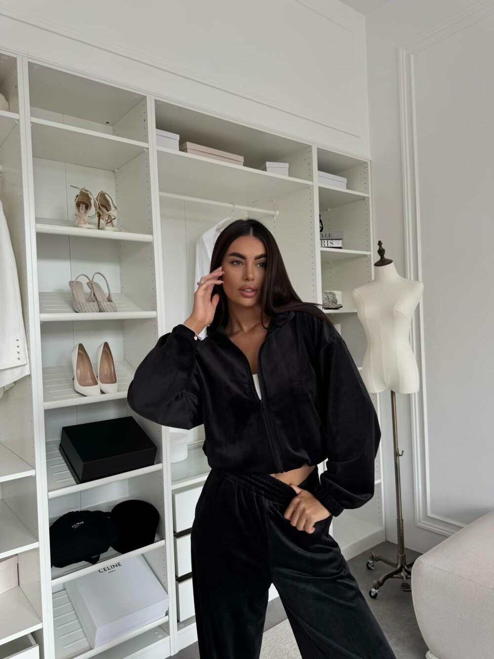 Велюровий костюм з регульованими зав'язками, колір чорний