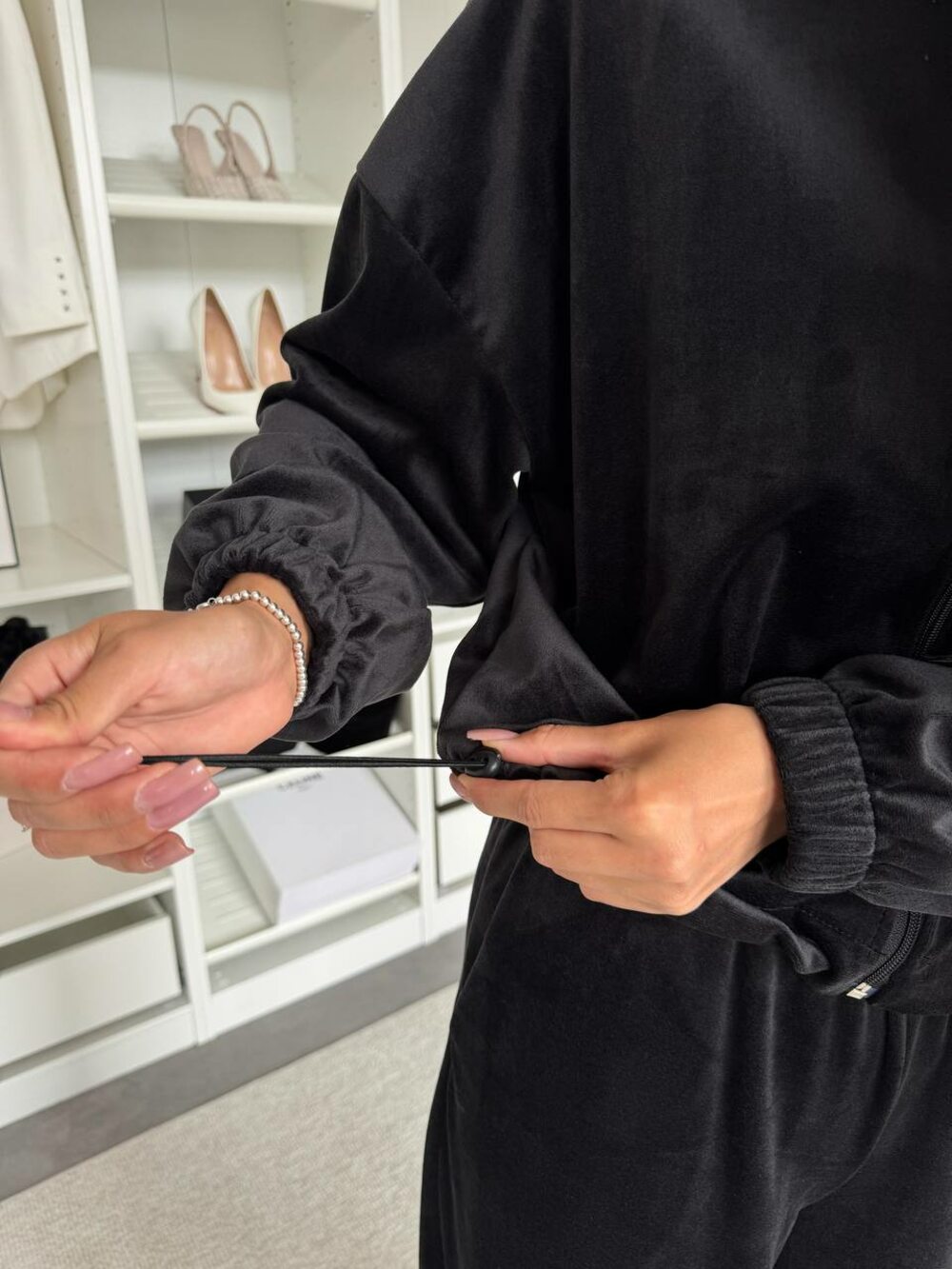 Велюровий костюм з регульованими зав'язками, колір чорний