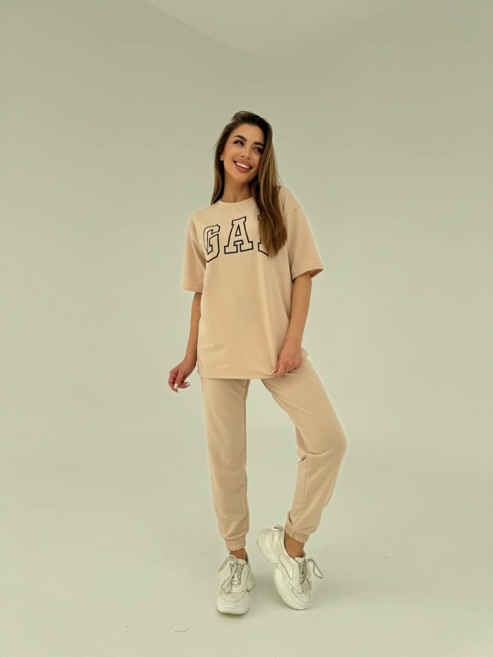 Костюм двійка з написом, колір бежевий