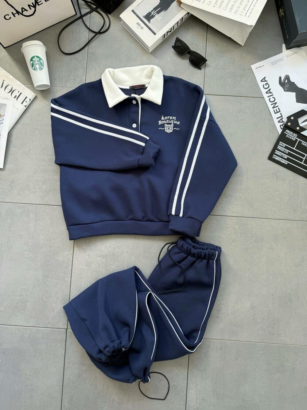 Костюм на флісі складається з кофти та штанів, колір синій