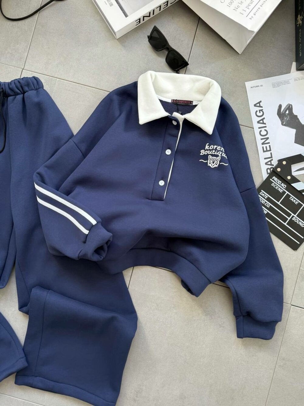 Костюм на флісі складається з кофти та штанів, колір синій