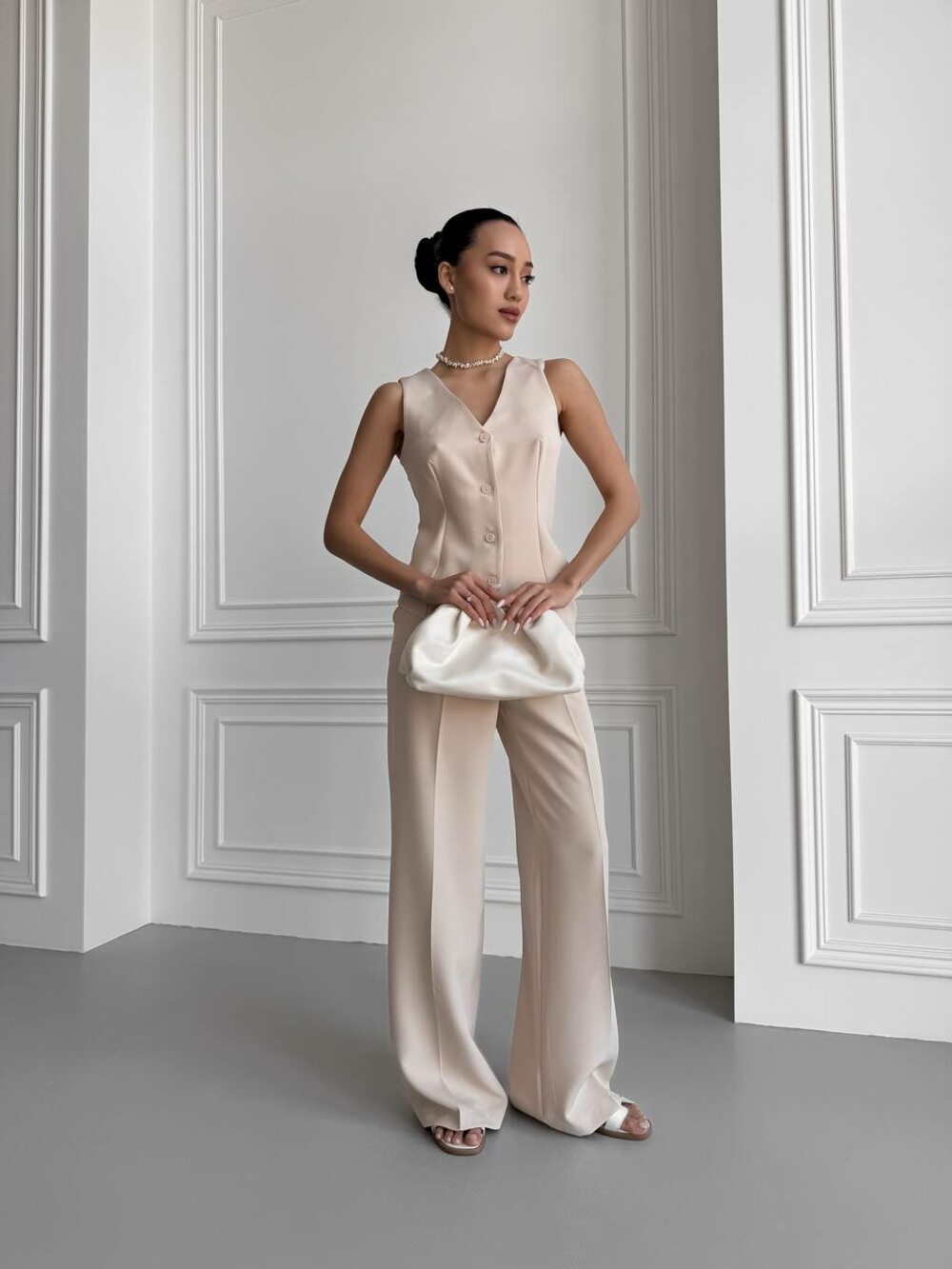 Костюм зісотет із жилетки та штанів, колір бежевий