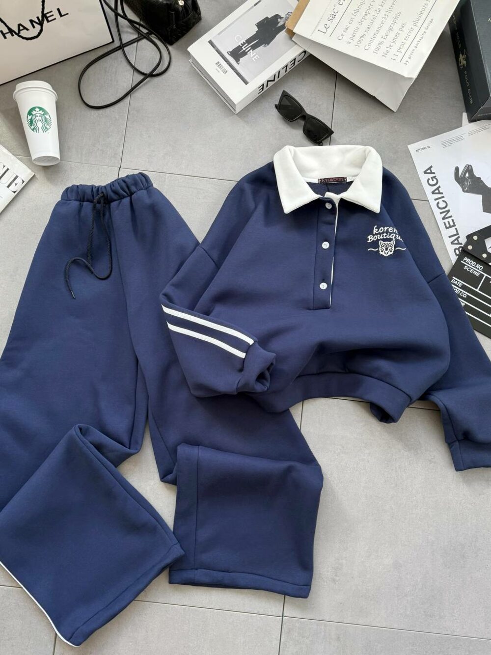 Костюм на флісі складається з кофти та штанів, колір синій