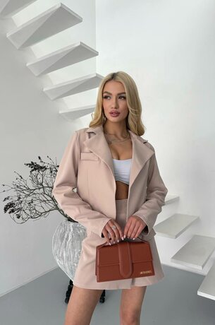 Костюм двійка з піджака та спідниці-шорт, колір бежевий