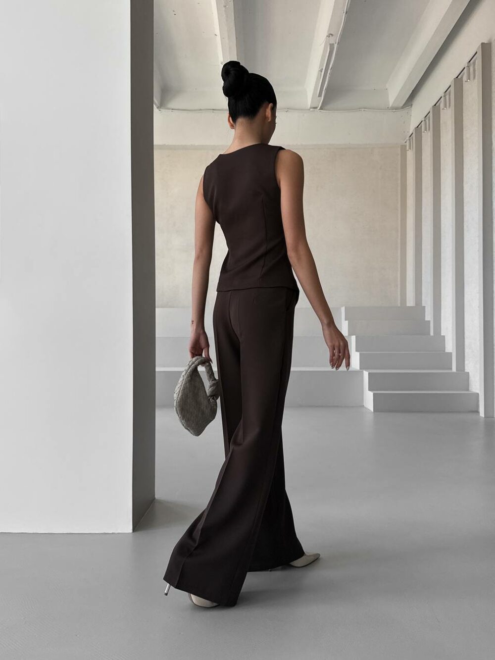 Костюм зісотет із жилетки та штанів, колір шоколад