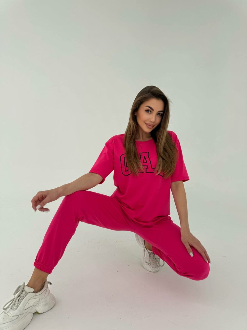 Костюм двійка з написом, колір малиновий