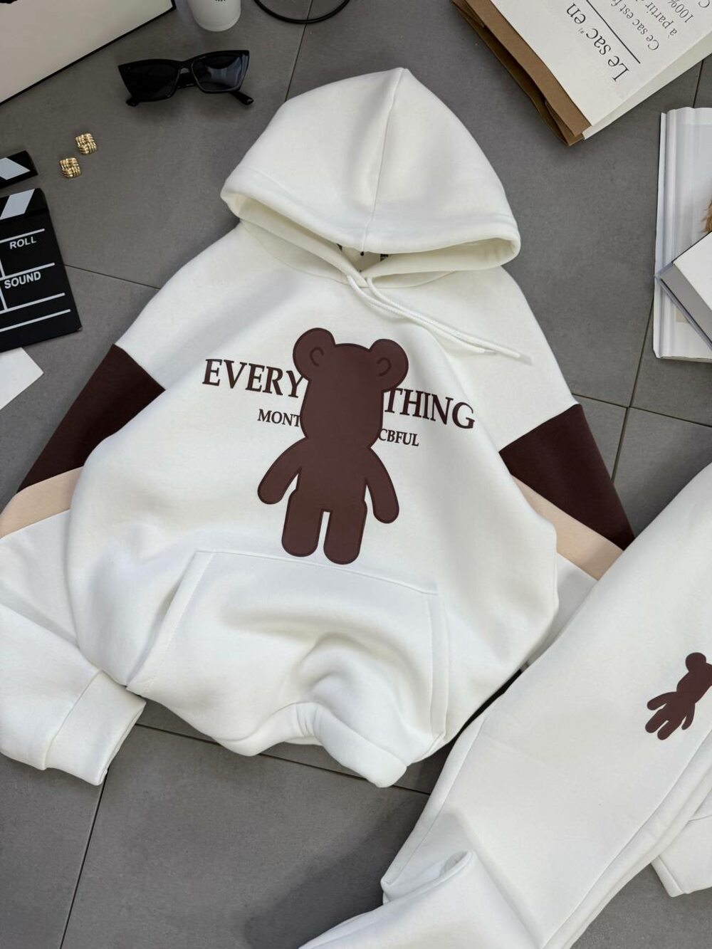 Костюм на флисе с оригинальным принтом, цвет молочный