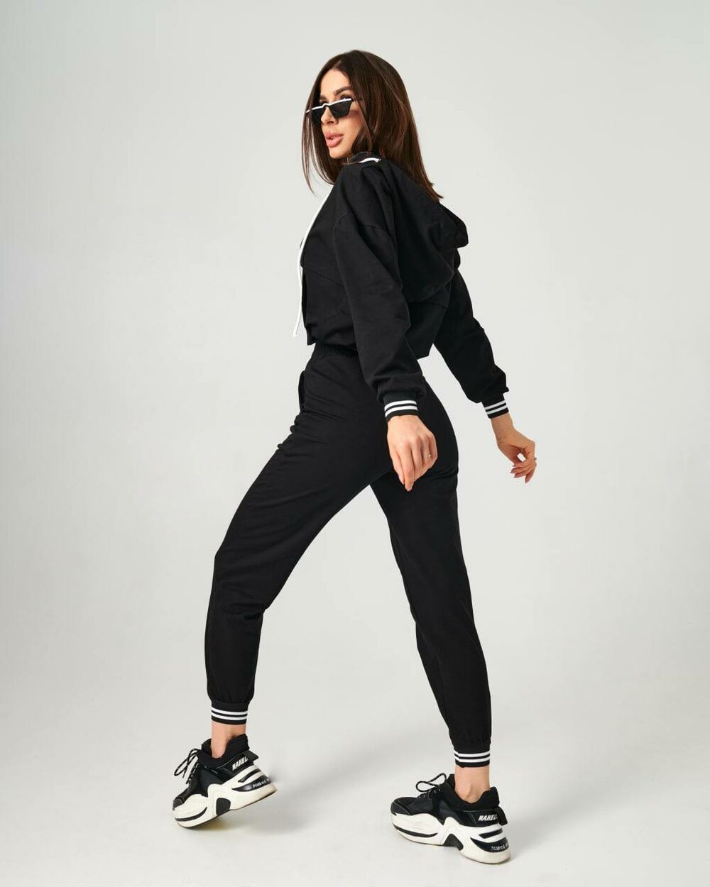 Вільний спорт костюм чорний