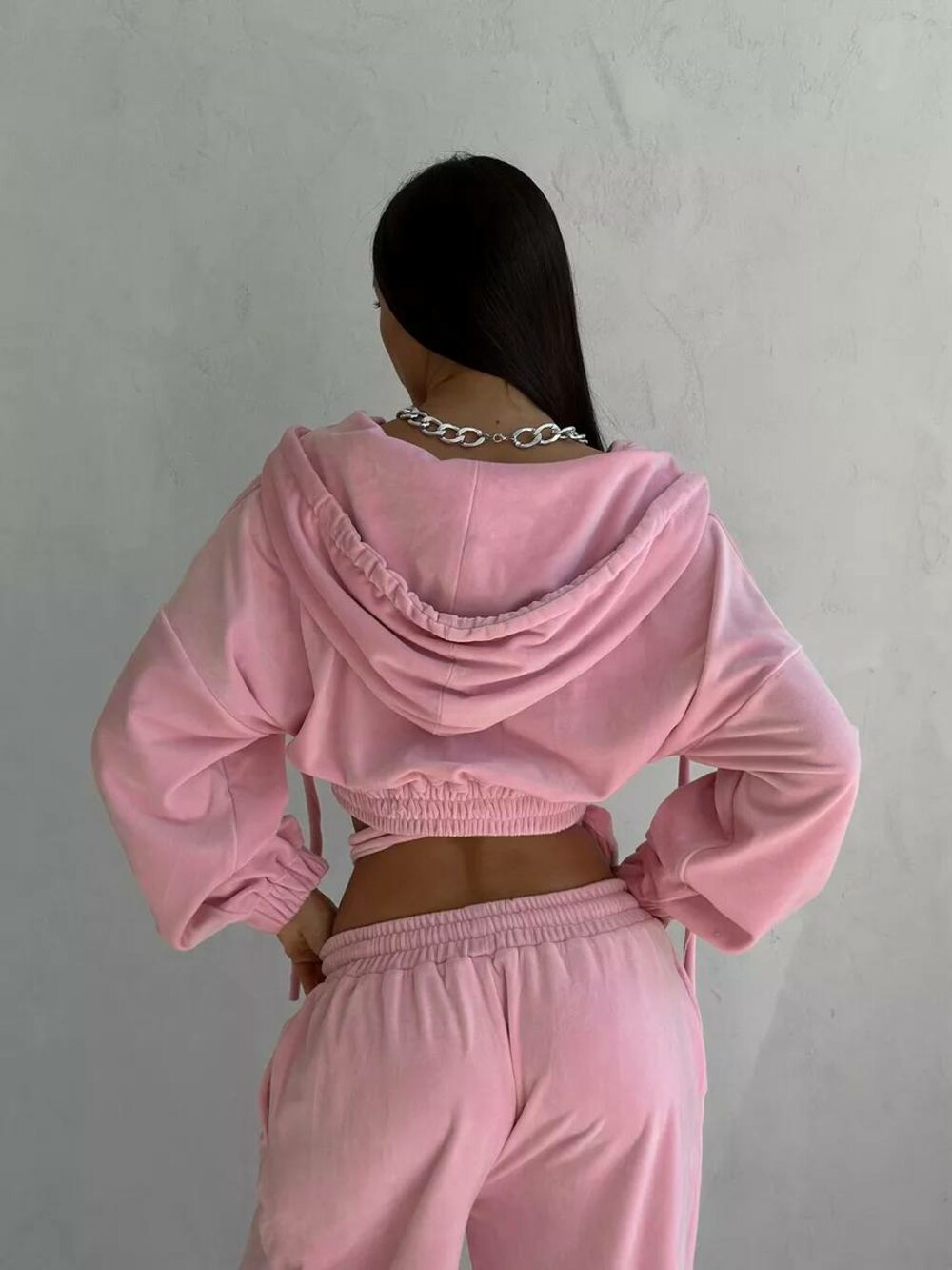 Велюровий костюм двійка складається з худі та штанів, колір пудра