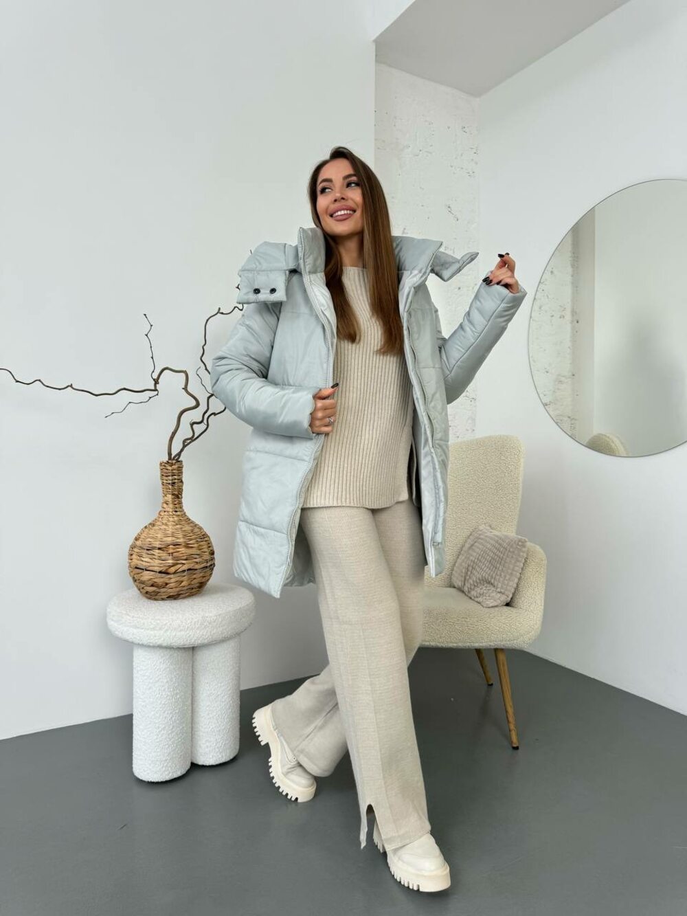 Пальто утеплене зимове з капюшоном в мінусову температуру колір світло-бежевий