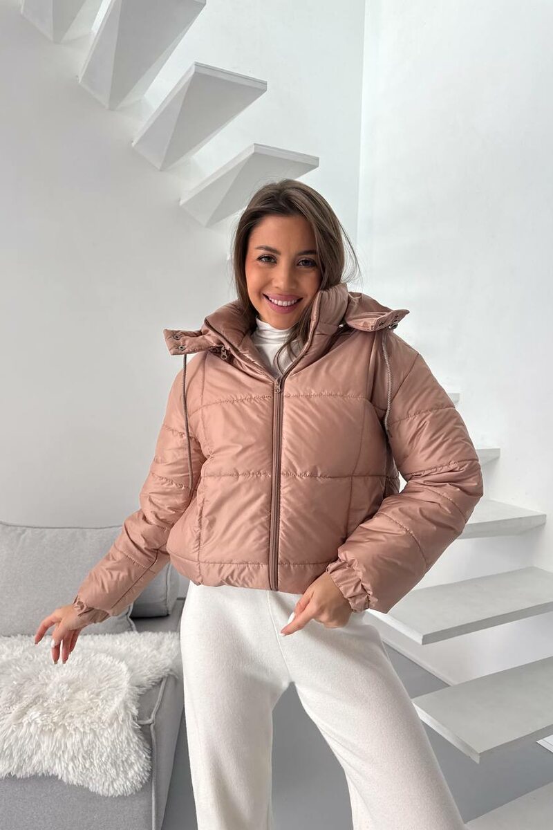 Жіноча стьобана куртка укорочена у відтінку пудровий шоколад