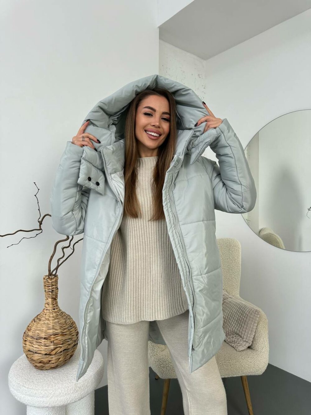 Пальто утеплене зимове з капюшоном в мінусову температуру колір світло-бежевий