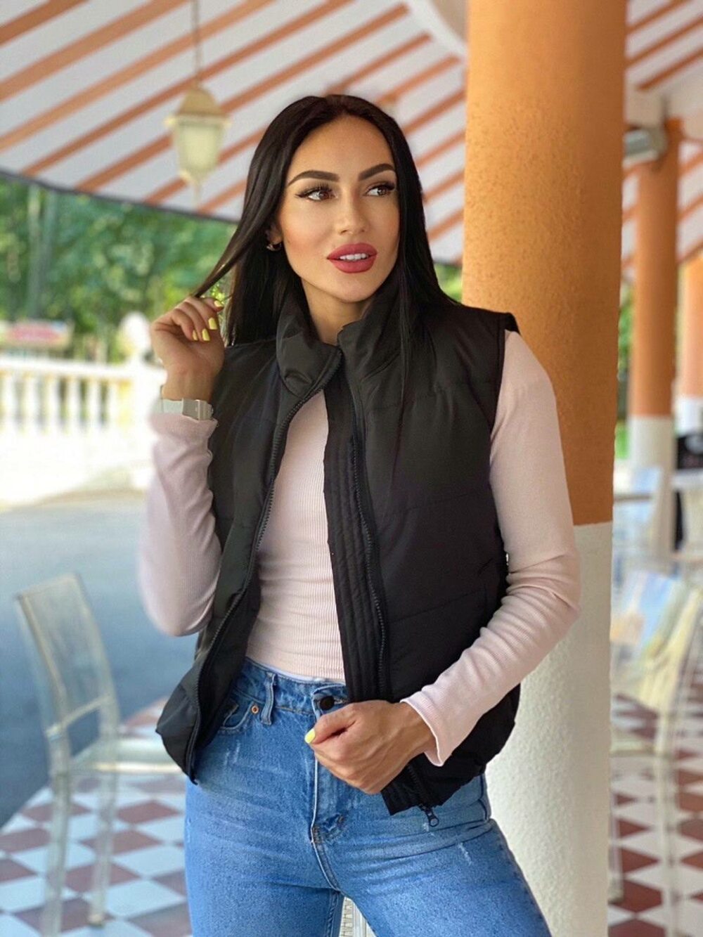 Короткий жіночий жилет