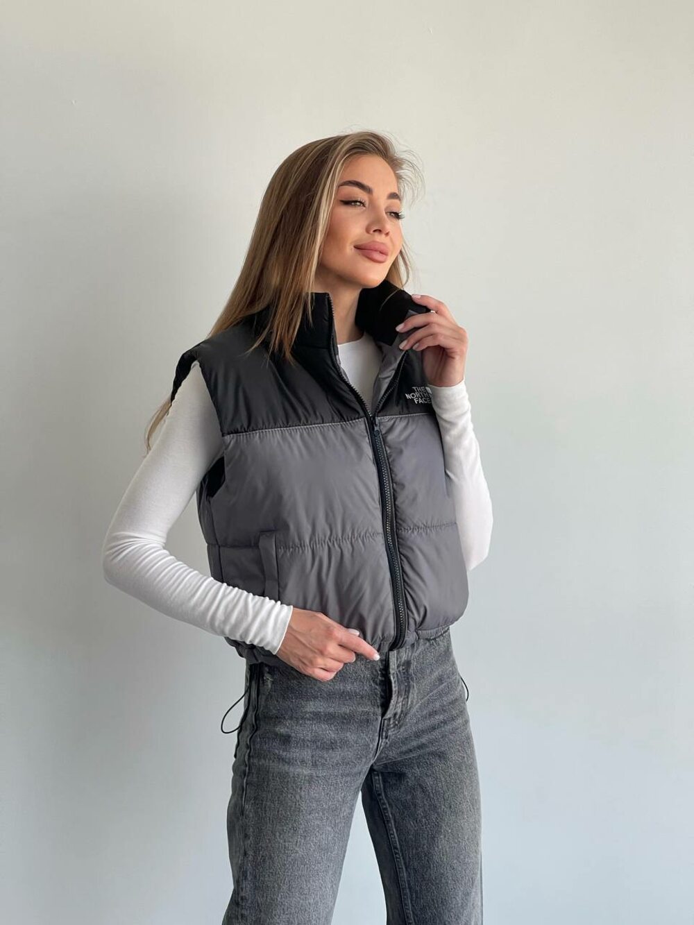 Модна жилетка з накаткою двоколірна графіт