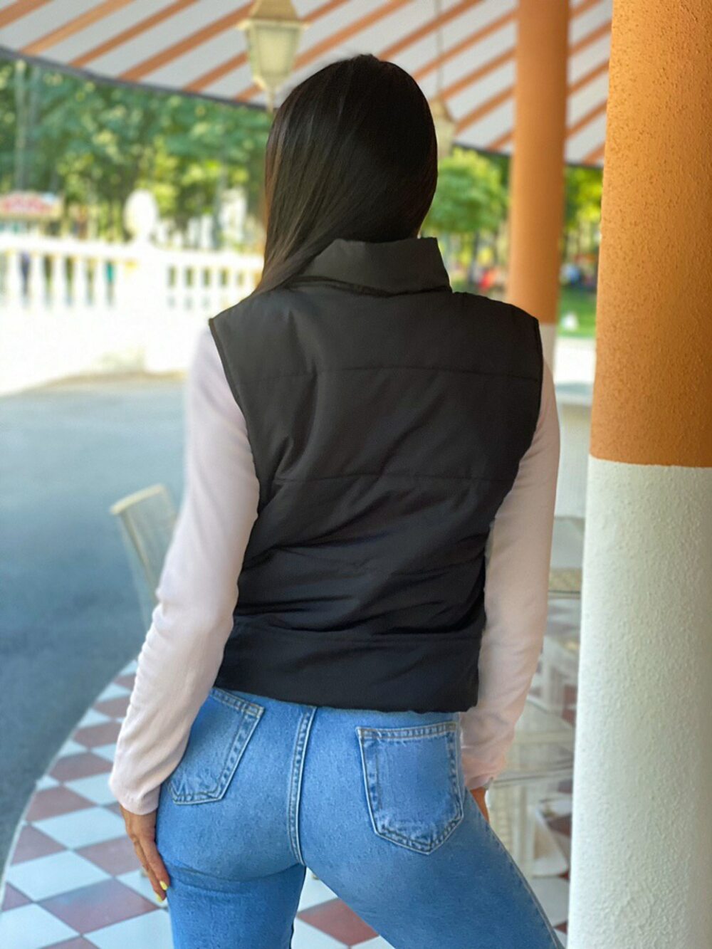 Короткий жіночий жилет