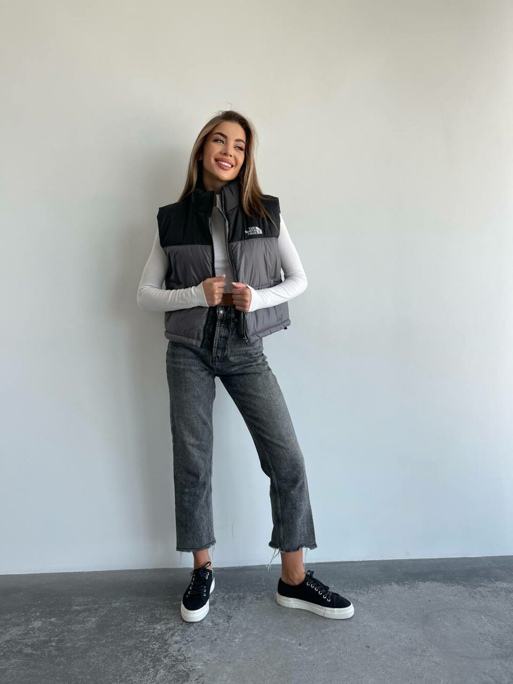 Модна жилетка з накаткою двоколірна графіт