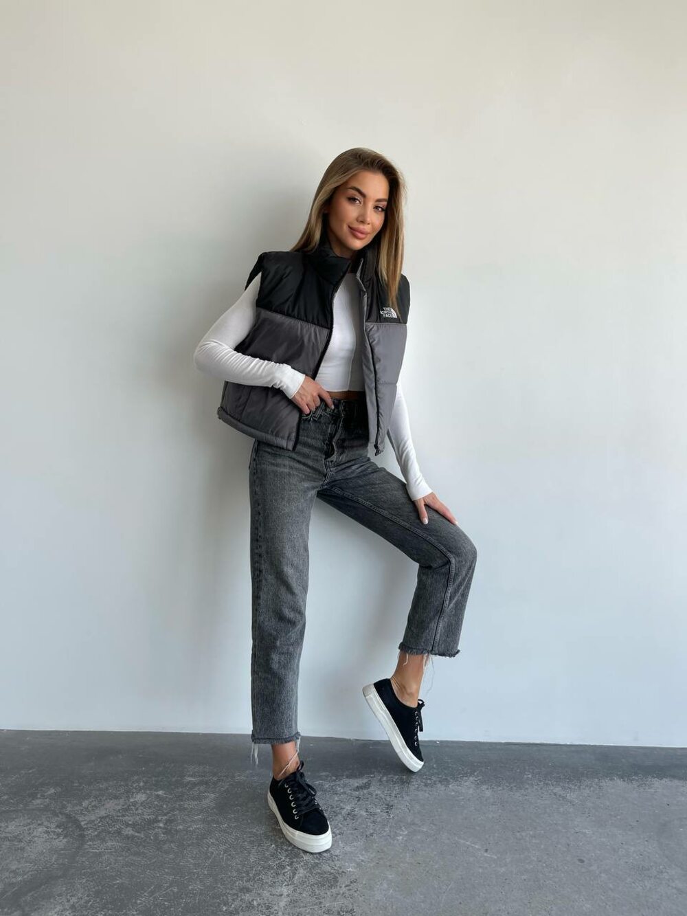 Модна жилетка з накаткою двоколірна графіт