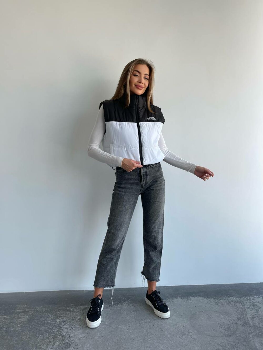 Модна жилетка з накаткою двоколірна біла