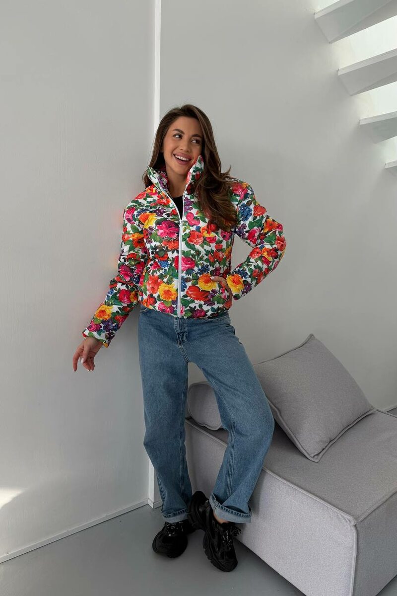 Куртка весняна стьобана з квітковим принтом колір білий