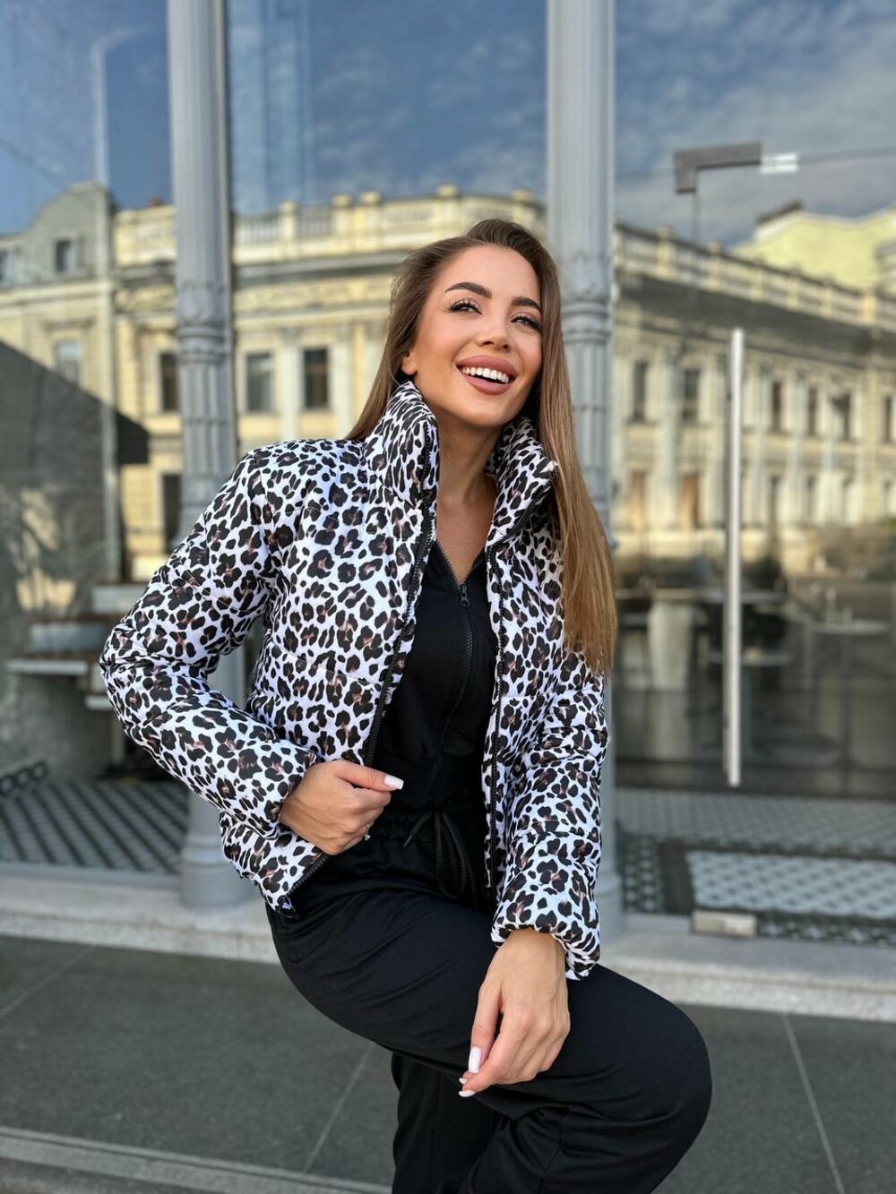 Куртка коротка принт леопард колір біло-чорний