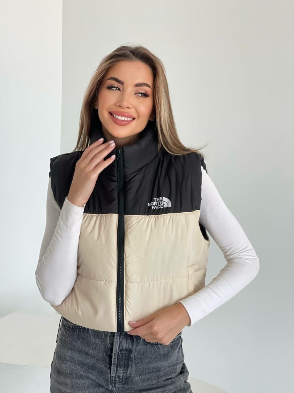 Модна жилетка з накаткою двокольорова бежева