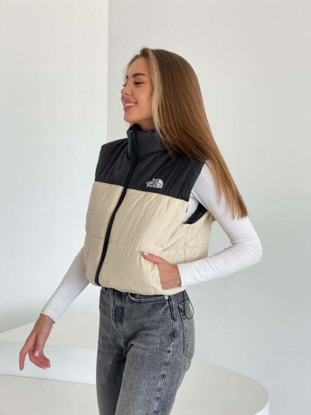 Модна жилетка з накаткою двокольорова бежева