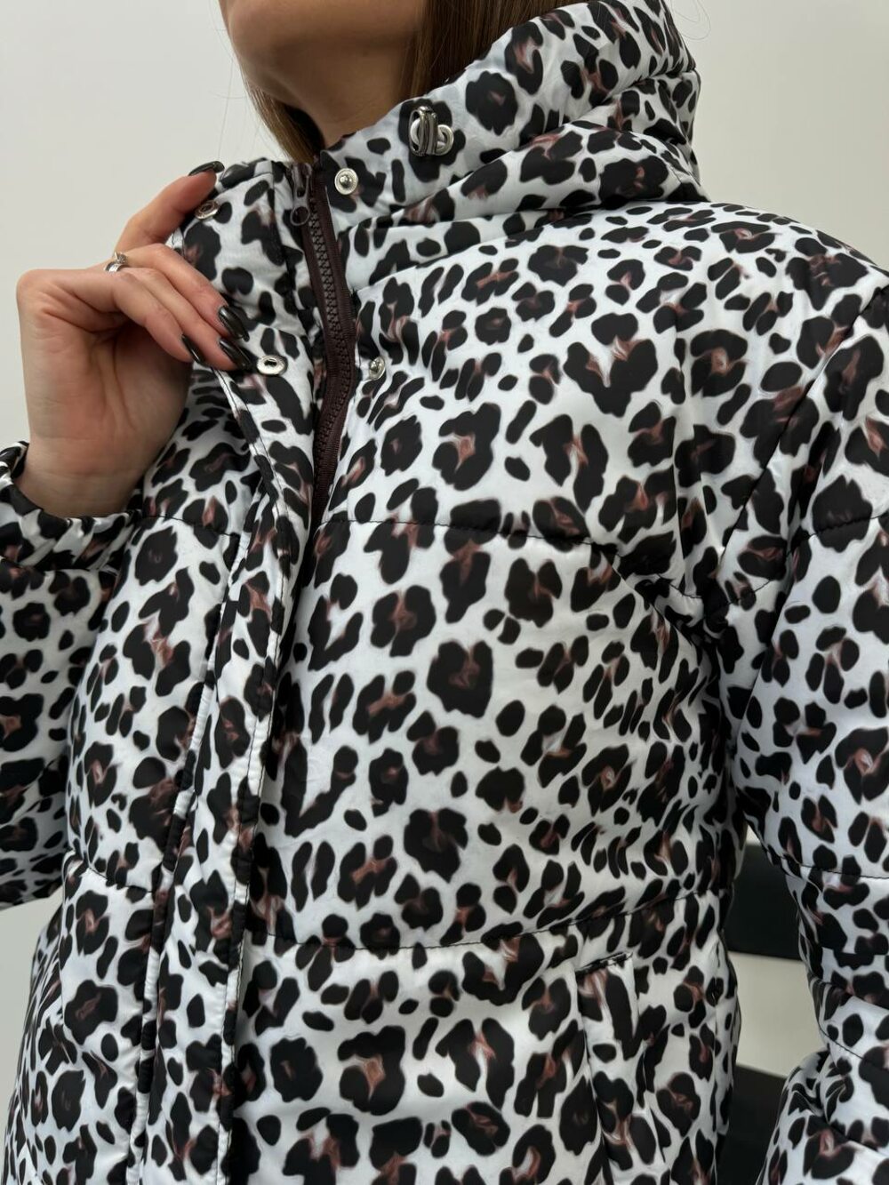 Куртка з капюшоном принт леопард утеплювач силікон 200 колір білочорний