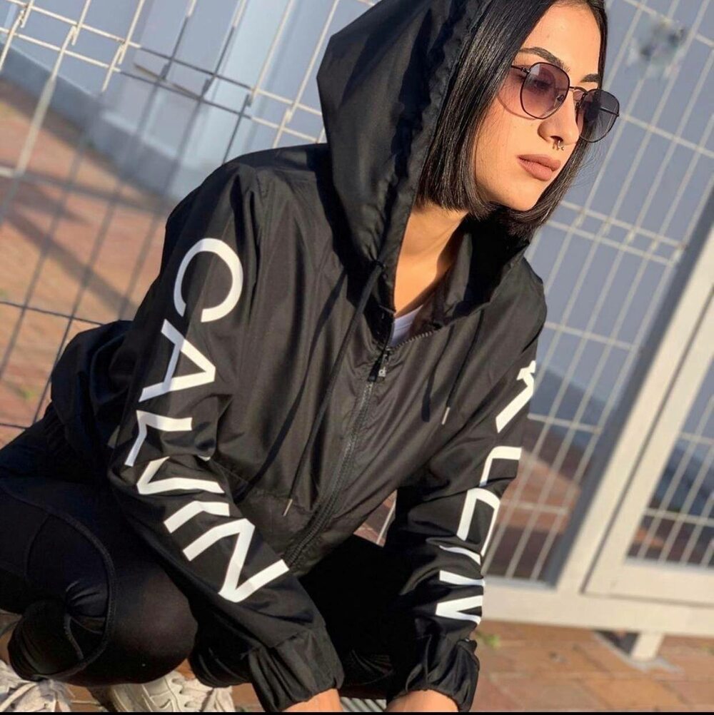 Стильная осенняя ветровка на подкладе