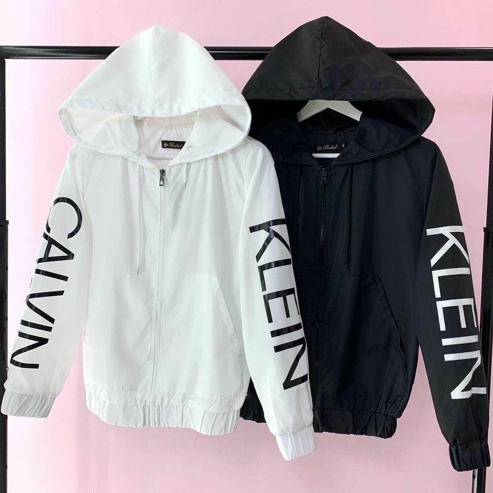 Стильная осенняя ветровка на подкладе