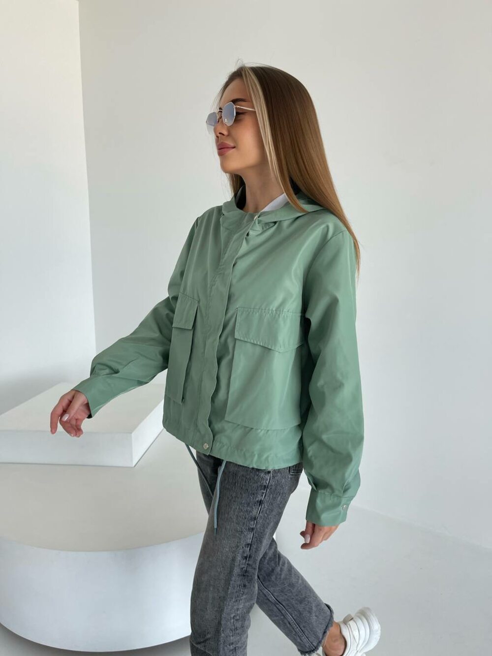 Модна легка ветровка оливковий колір