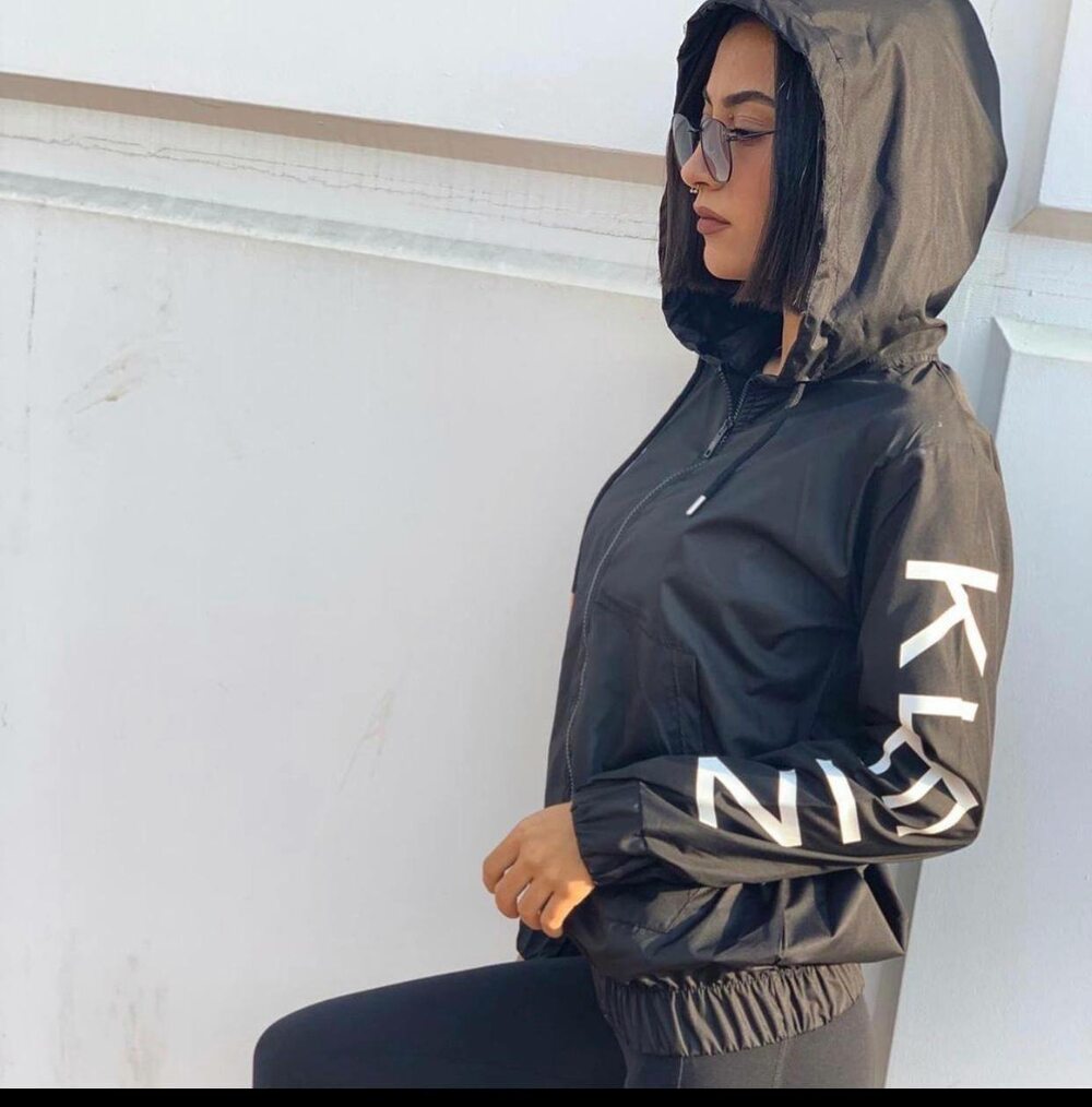 Стильная осенняя ветровка на подкладе