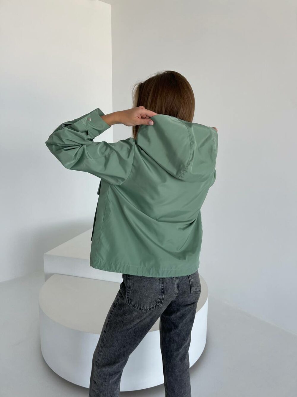 Модна легка ветровка оливковий колір