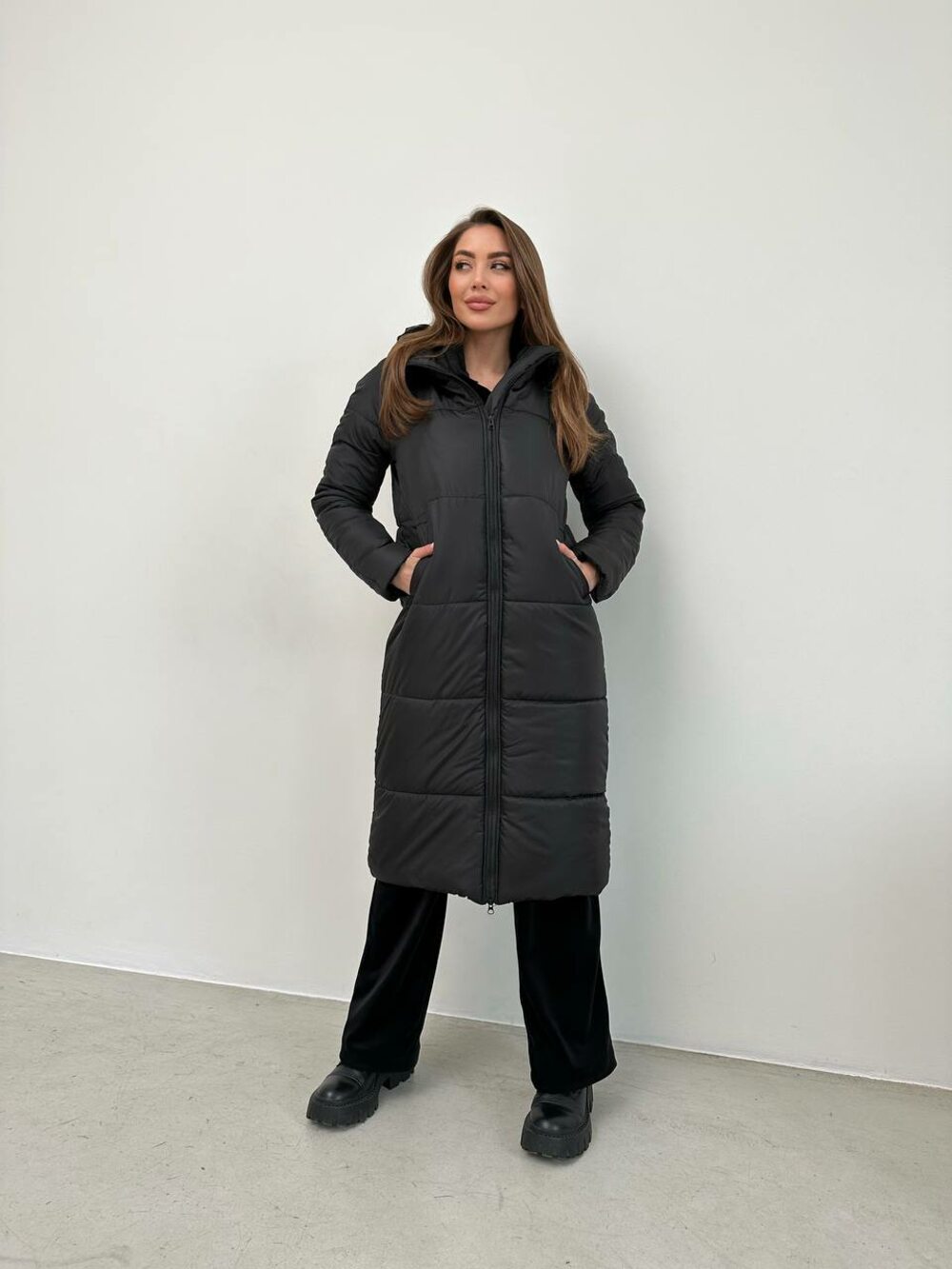 Зимове пальто наповнювач силікон 300 з капюшоном чорного кольору