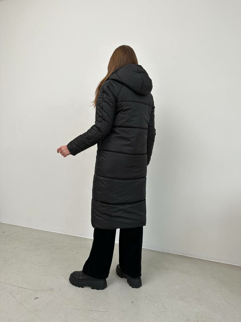 Зимове пальто наповнювач силікон 300 з капюшоном чорного кольору