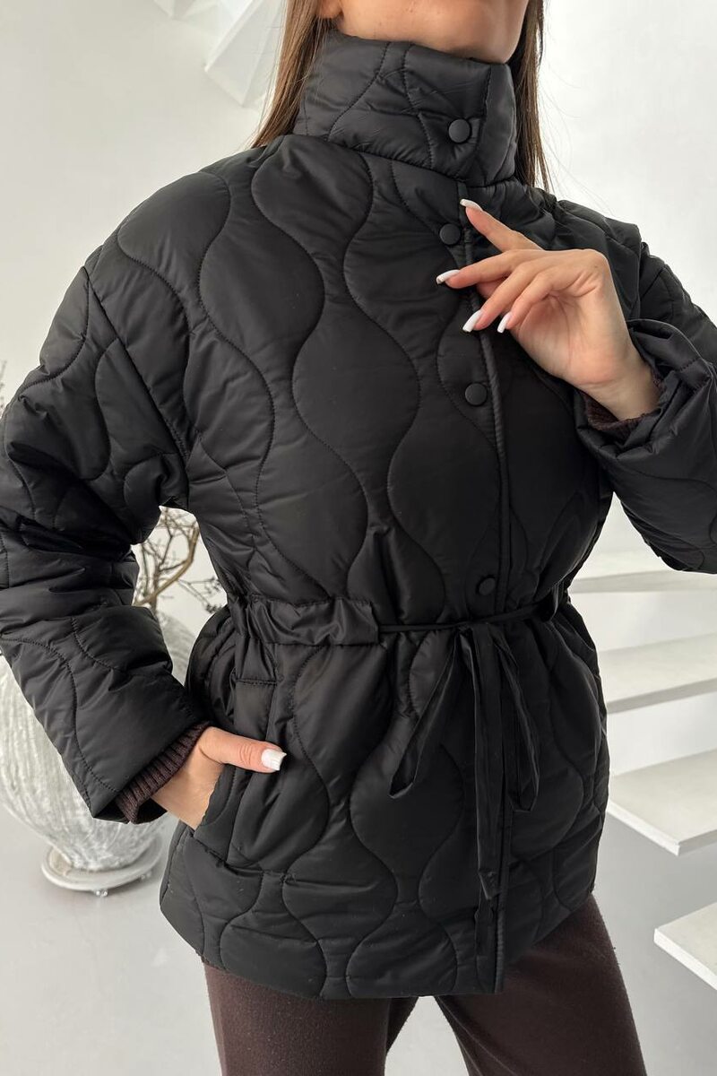 Женская стёганая куртка с акцентом на талию, цвет черный