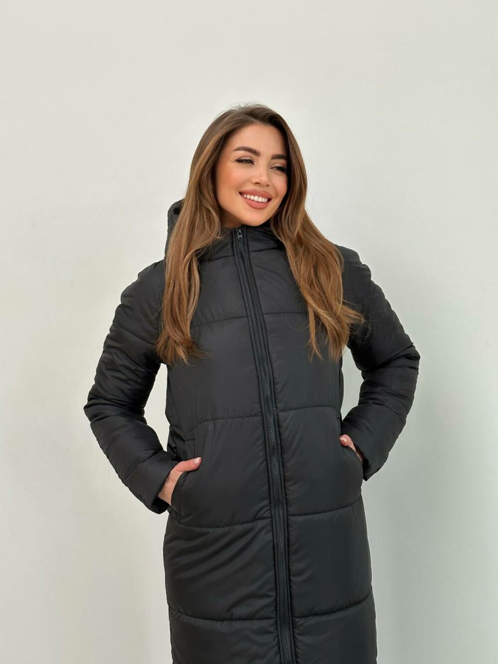 Зимове пальто наповнювач силікон 300 з капюшоном чорного кольору