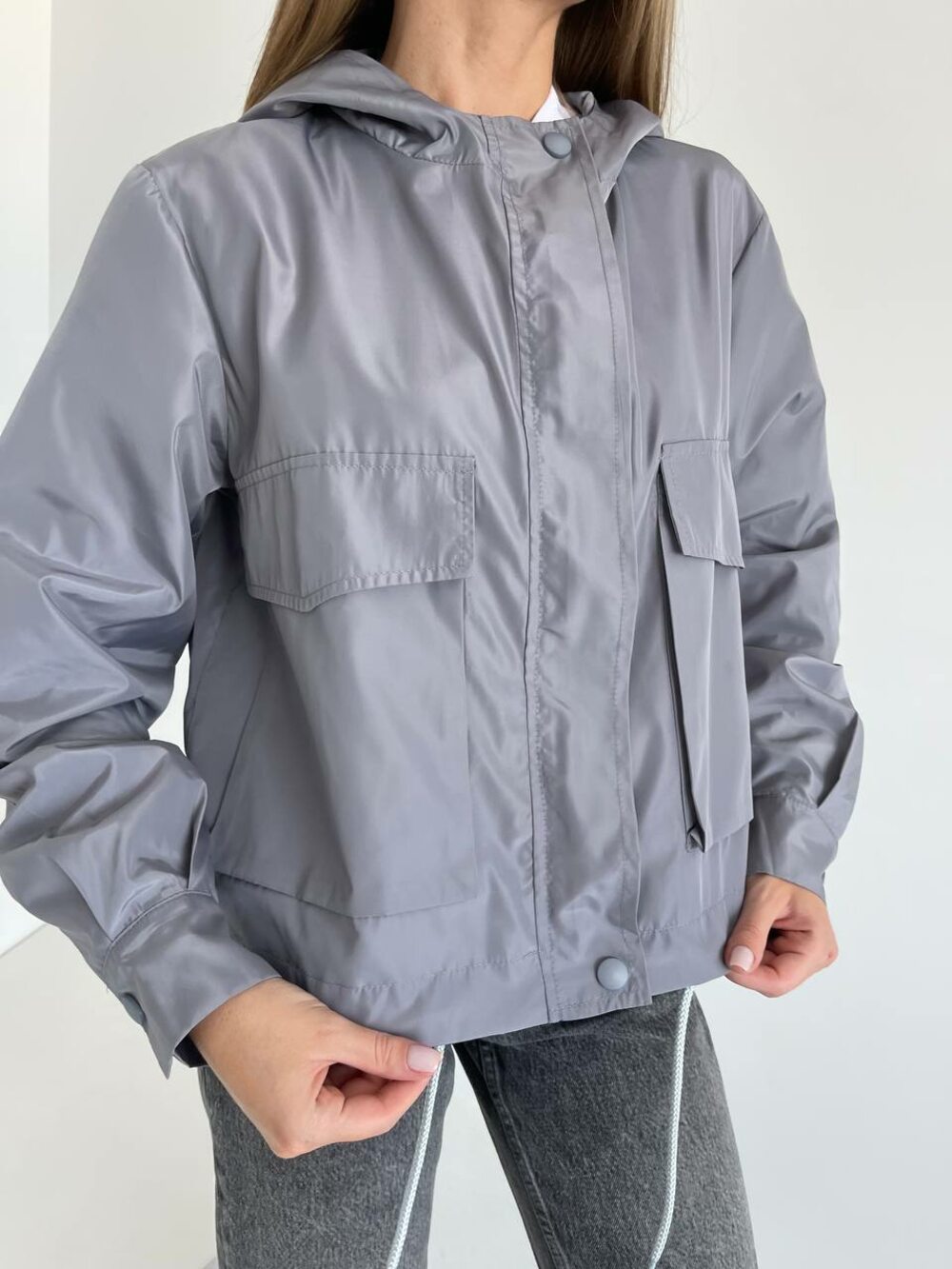 Модная легкая ветровка цвет серый