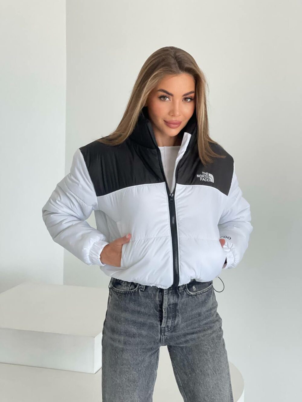 Демісезонна курточка з накатом, колір білий