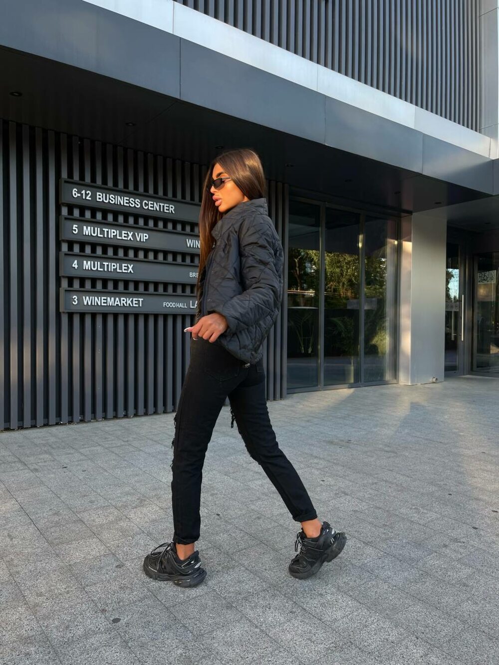 Стеганая курточка на плащевке черного цвета