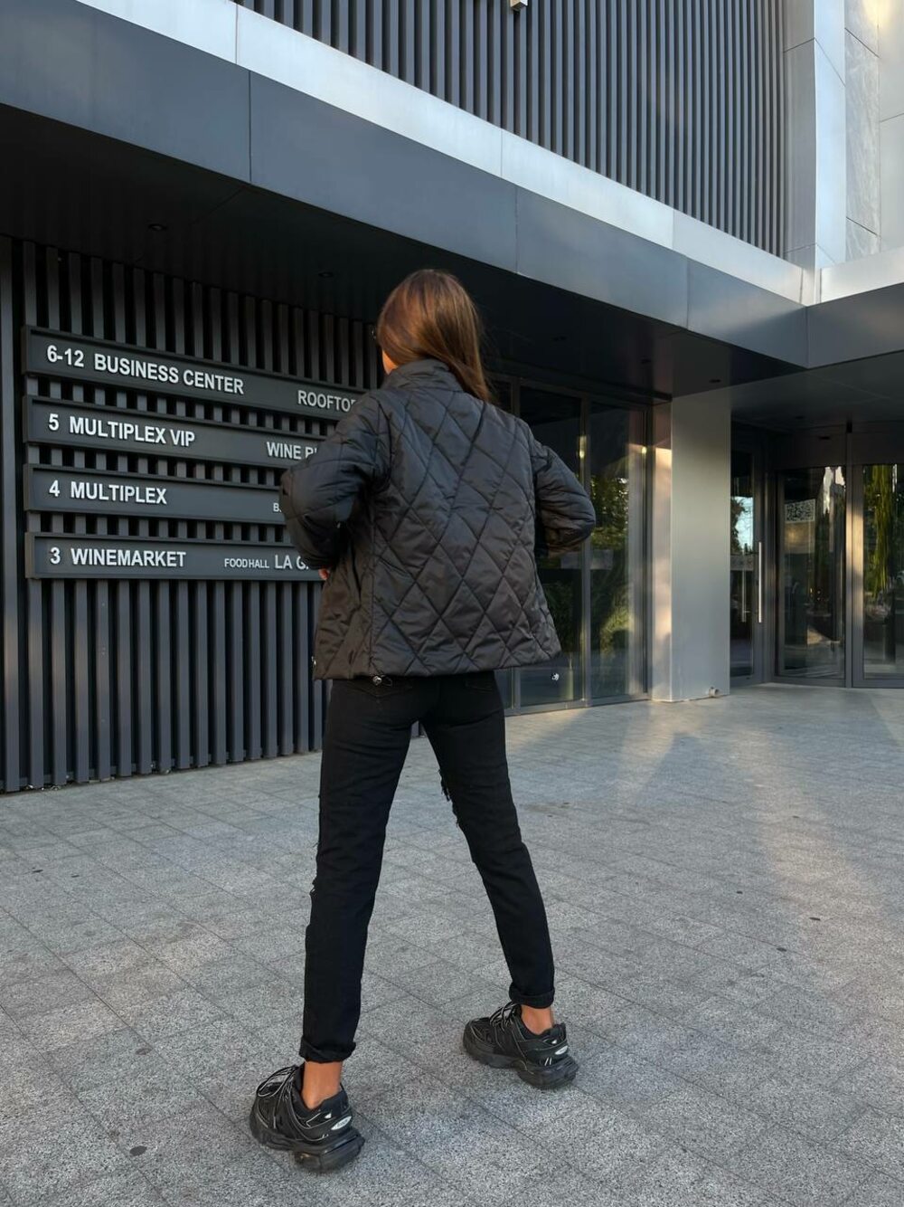 Стеганая курточка на плащевке черного цвета