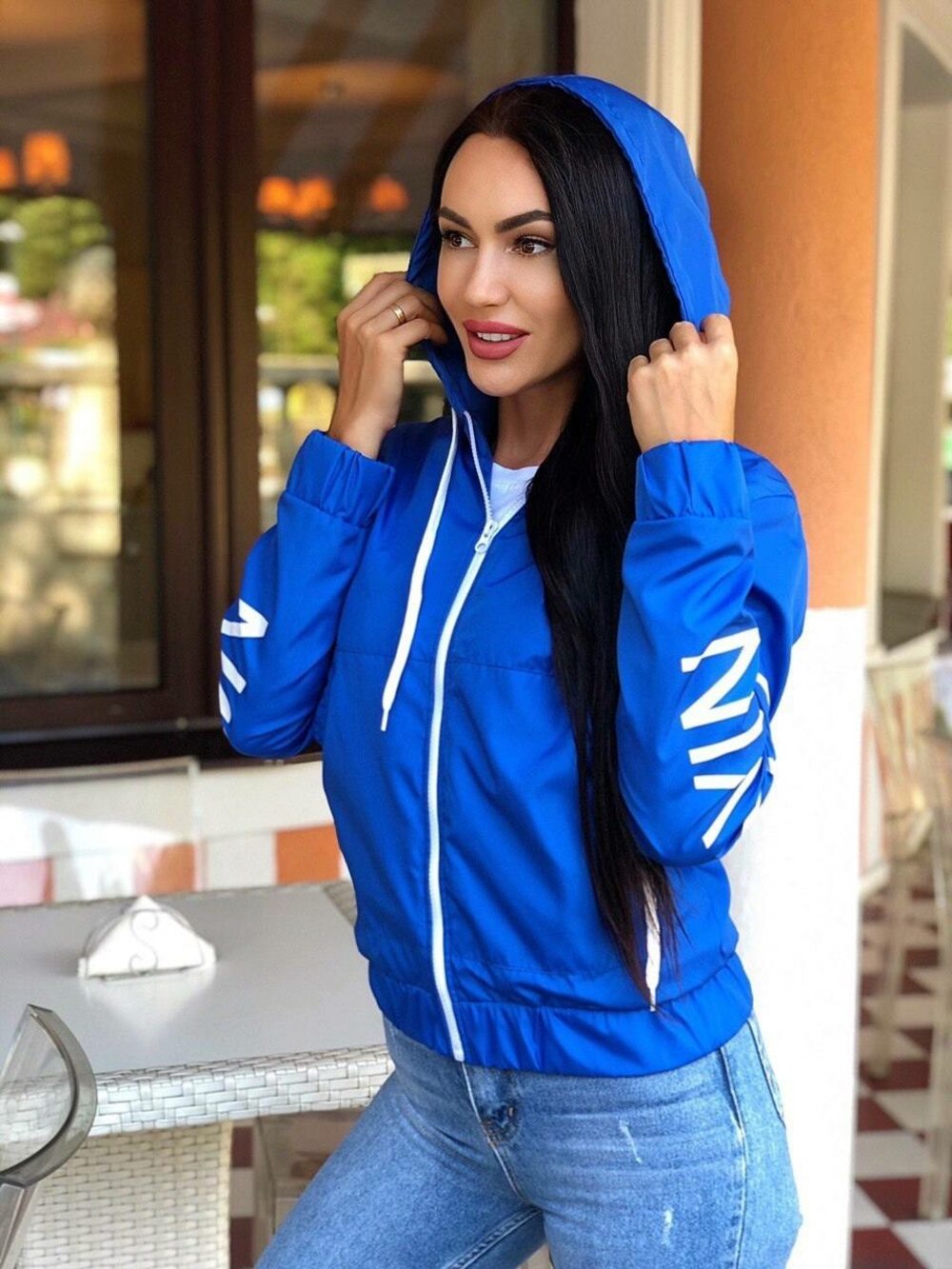 Синяя осенняя ветровка на подкладе