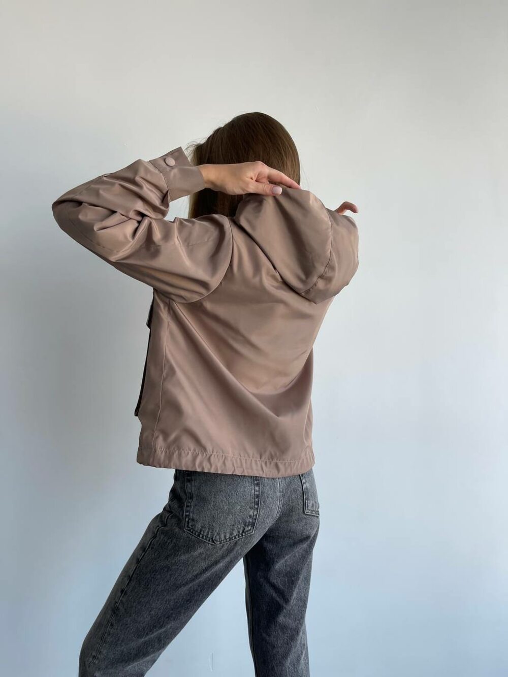 Модная легкая ветровка цвет кофе