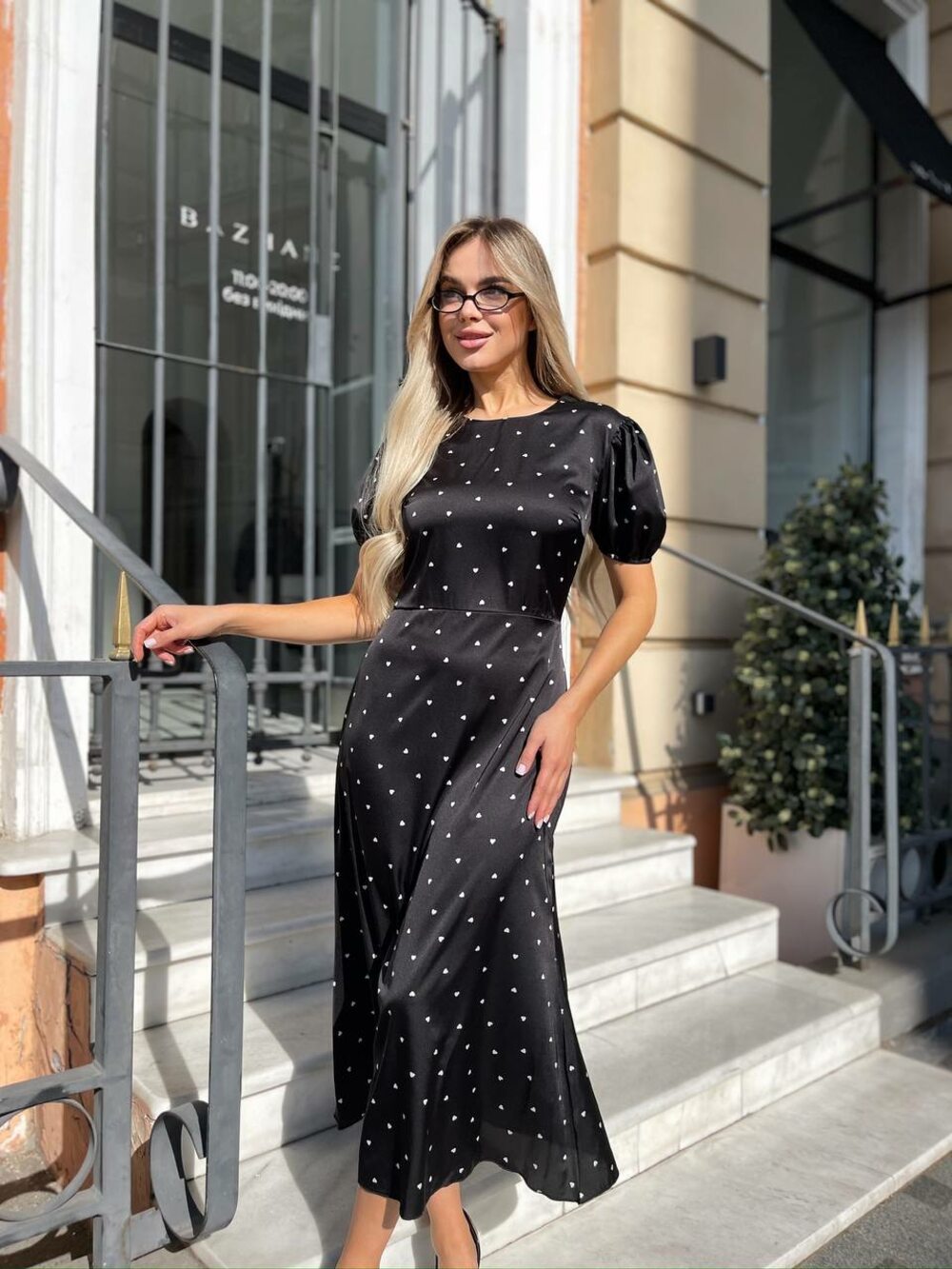 Шелковое платье в мелкий горошек, цвет черный