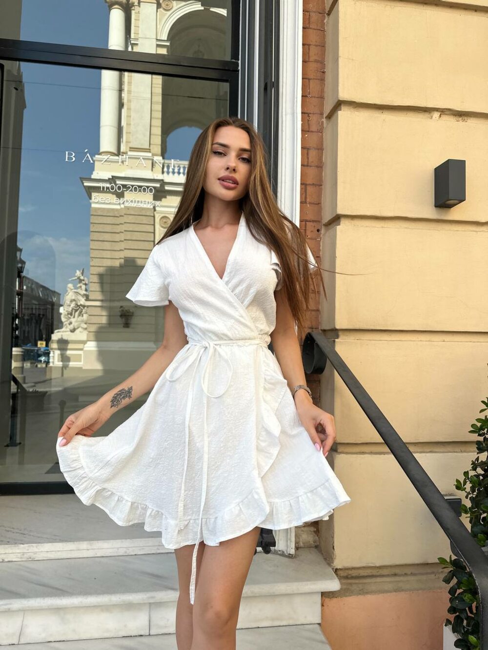 Сукня на запах, колір молочний