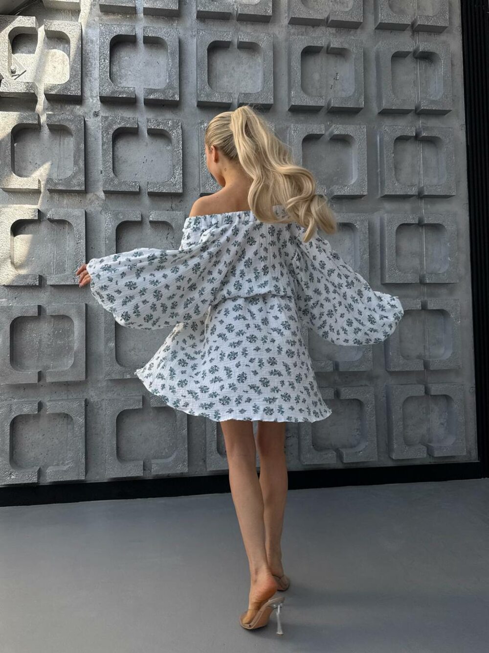 Сукня з об'ємними рукавами, колір м'ята