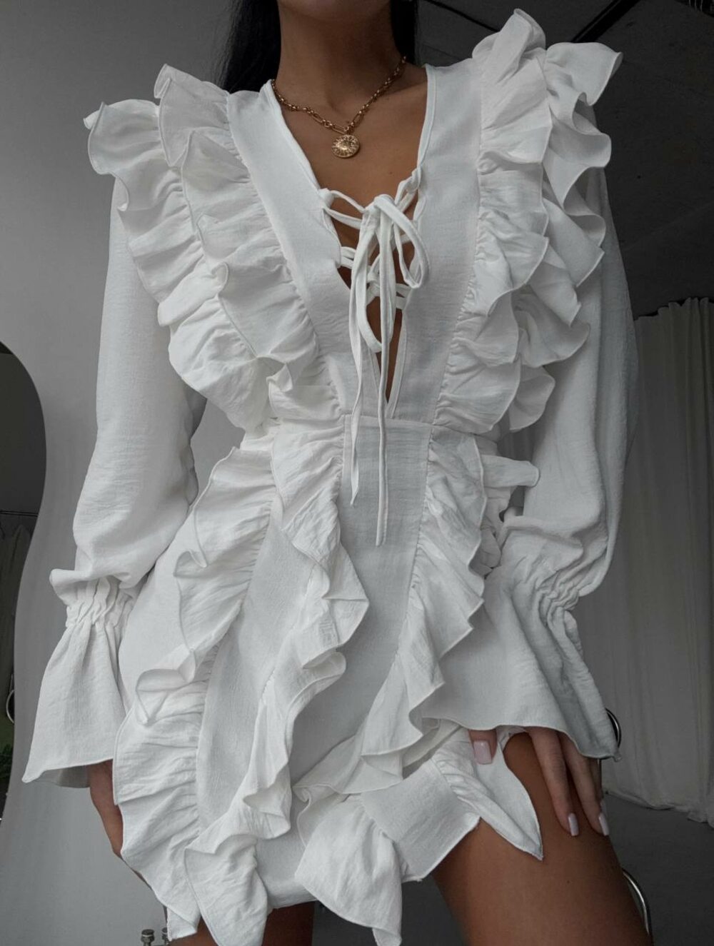 Міні-сукня з рюшами та довгим рукавом, колір молочний