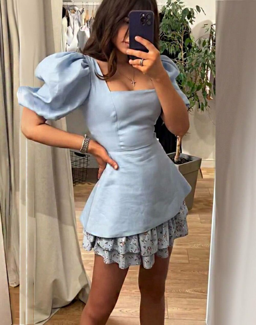 Сукня з пишною спідницею та рукавами-ліхтариками, колір блакитний