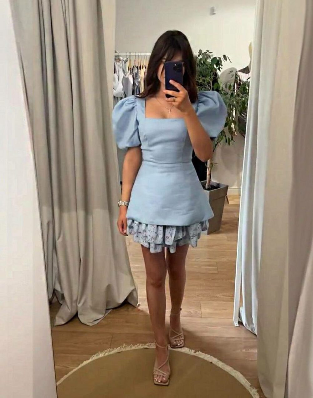 Сукня з пишною спідницею та рукавами-ліхтариками, колір блакитний